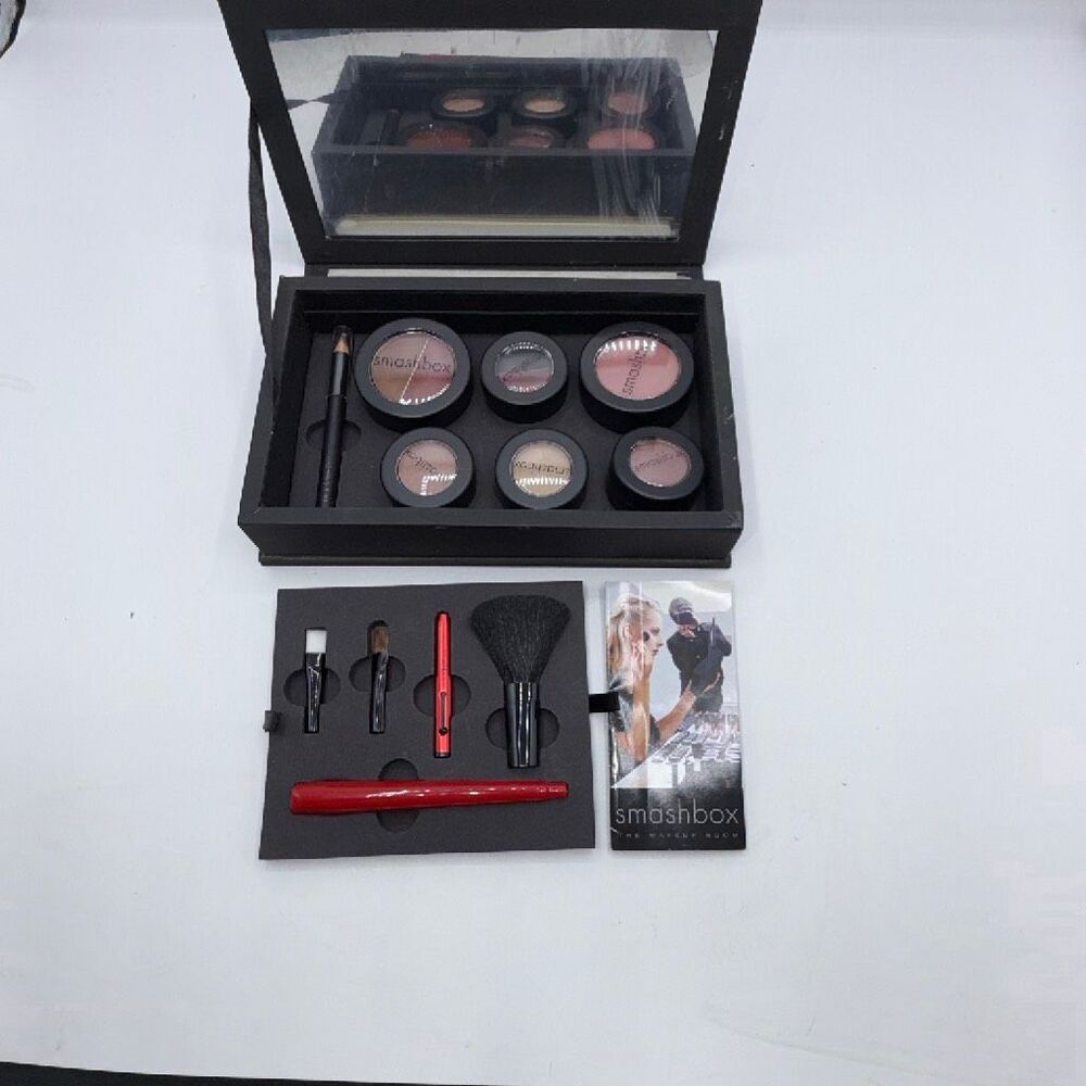 SMASHBOX The Makeup Room Limited Edition Studio Kit